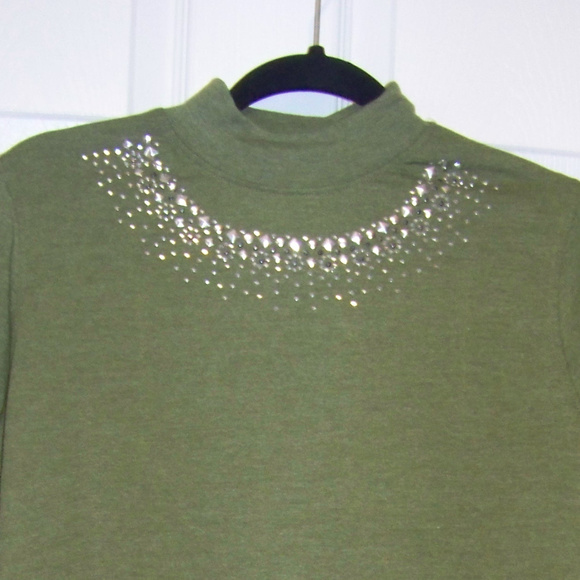 !!! 3 for $25 Sara Morgan green top - Picture 2 of 2